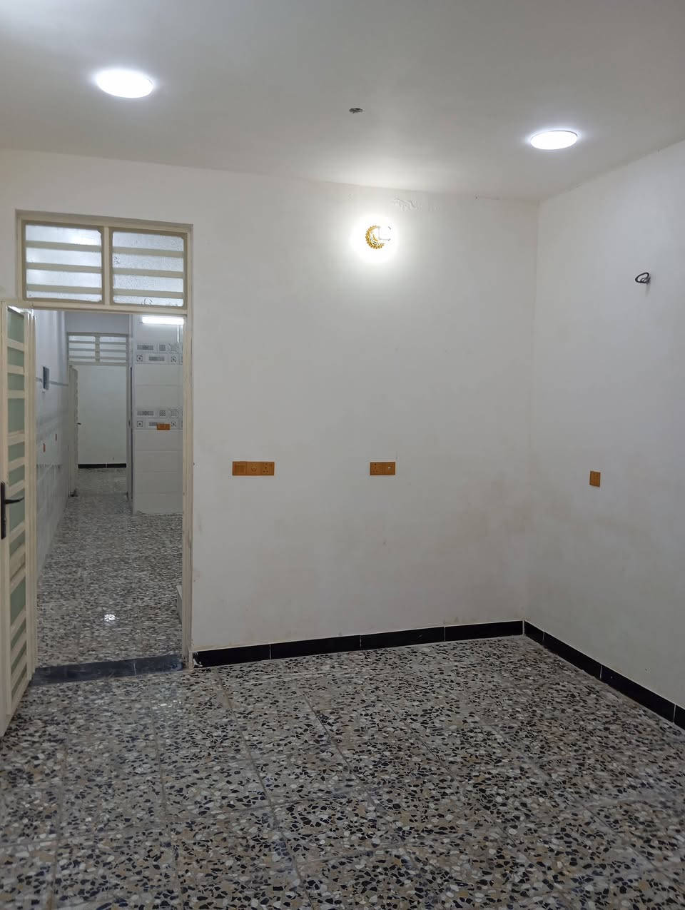 للبيع بيت جديد بناء حديث 4*20 الدسيم طابق واحد والطابق الثاني صاعد البناء البيت فارغ  *********** وات ساب موجود
