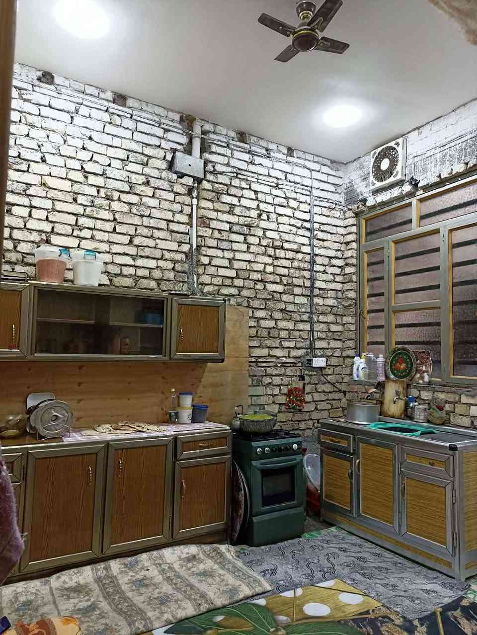 يوجد مشتمل مساحه 88 م طابو ملك صرف   في حي التأميم الثانيه   الشارع 15م كدامه حديقه مقبل على تبليط البناء طابوك
الطابق الارضي غرفه مطبخ وصاله وصحيات
الطابق الثاني 🏠 هيكل
مكلف بالنشر رقم صاحب المشتمل ***********
