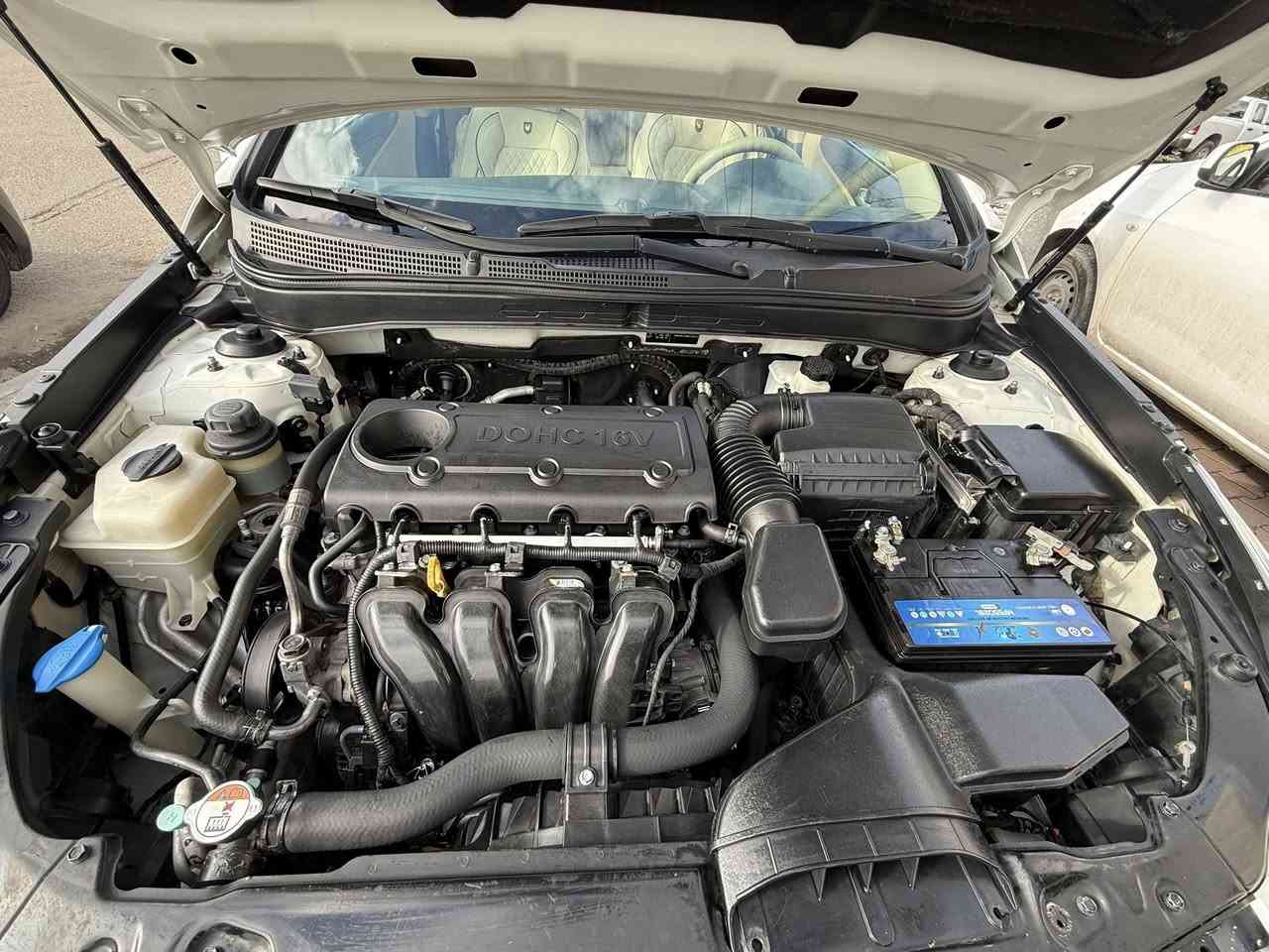 سيارة سوناتا وارد خليجي 2011 
شرط كير محرك صدر امامي خلفي جاهزها اربعه تايرات جددت بيها جاملغ امامي ايمن صبغ بس رش بدون تبدل بدون ضرر وباقي كفاله عامه مكاني صويره سعر 135
***********
