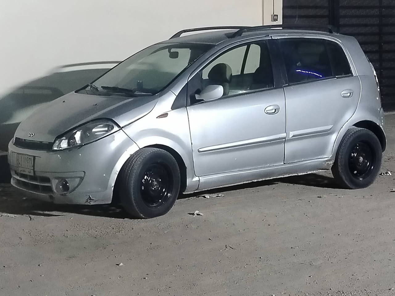 السلام عليكم شيري a1 سياره نضيفه عوزهه نواقص بسيطه  السعر 25 قفل رقم نجف راعيهه نجف  ***********
