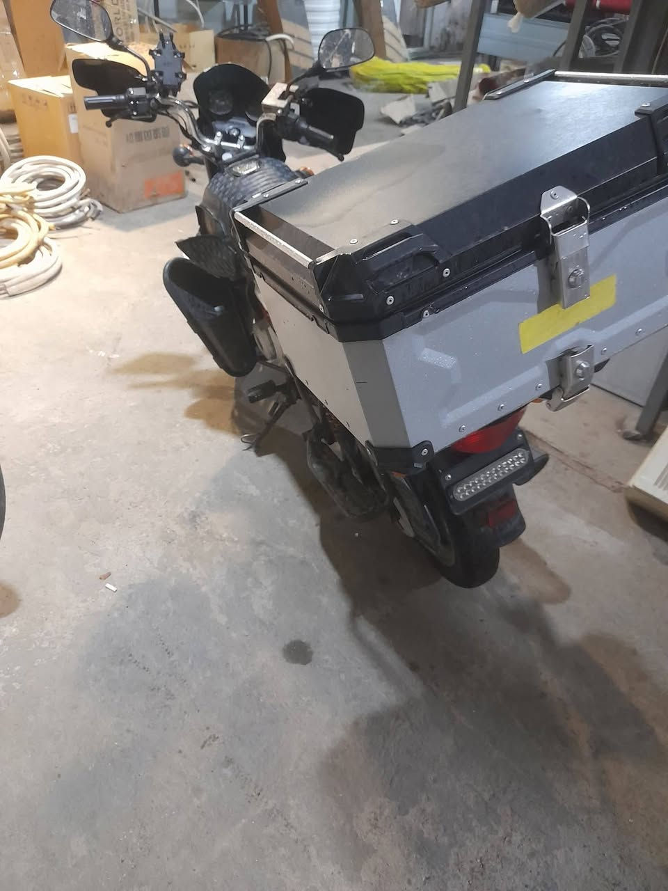 السلام عليكم بوكسر للبيع ٢٣ مرقمه  بيها خيط تبخير للبيع السعر ١٧٥٠ مكانها بغداد حي الجامعه ***********
