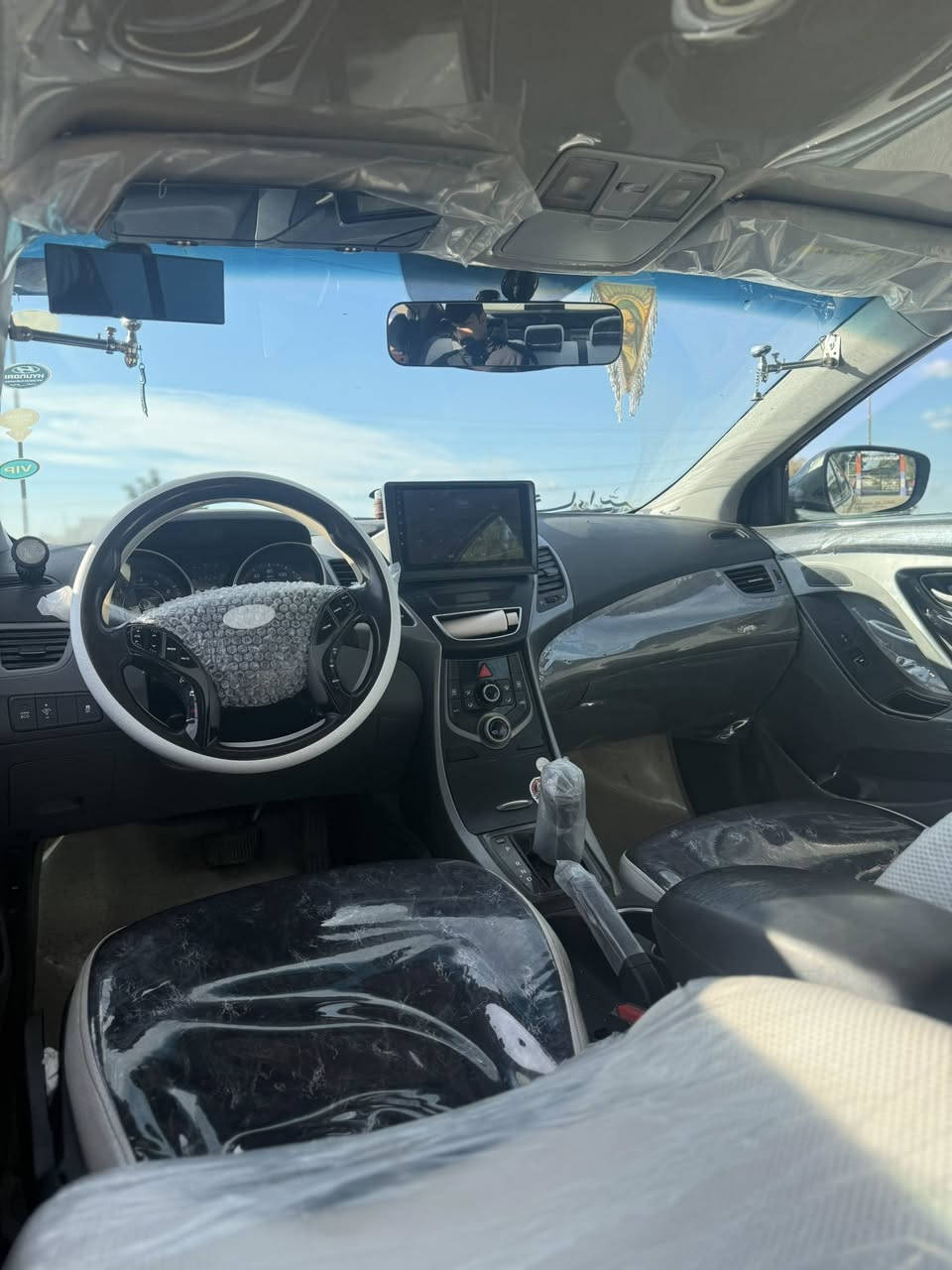 السلام عليكم 
النترا 2014وارد امريكي 
حادثهة بس الدعاميه الخلفيه 
مكفوله كفاله عامه من التبديل 
السياره كلهة ليبل واحد والسونار موجود 
باتري جديد منضومه تبريد جديده 
مدوشمه عام كشنات وتنته ورضيه وسفاري وصندوك
كير ومكينه مال كصه وعندي وصولاتهن 
وتاخذهة للسونار غير هاذا الحجي اني اتحمل السونار
سعرهة 115

مكان بغداد الحسينه 
***********
