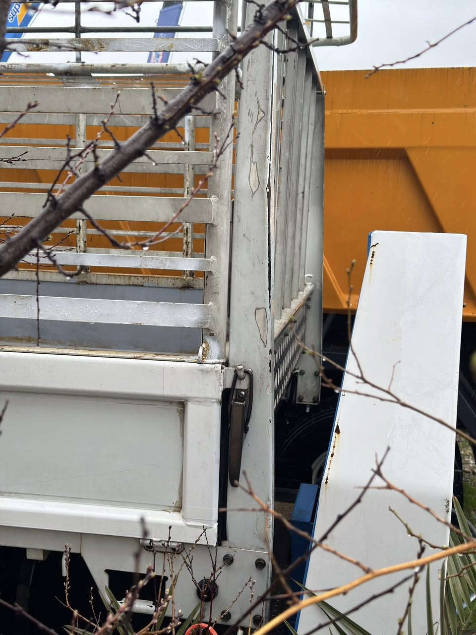 السلام عليكم بدي للبيع طول ٤ ونص
مال ٢٠٢٠ كامل حداديه جلال الحداد تانكي ثلاجات جادر مطري سيبايه سعر 25 وبي مجال بسيط بشرط البدي اي عيب مابي جاهز على ١٨٠ حبايه مابي اي عيب ولا بي دمار كلشي بي تمام ١٠٠ بل ١٠٠ مكاني سليمانيه رقمي ***********
