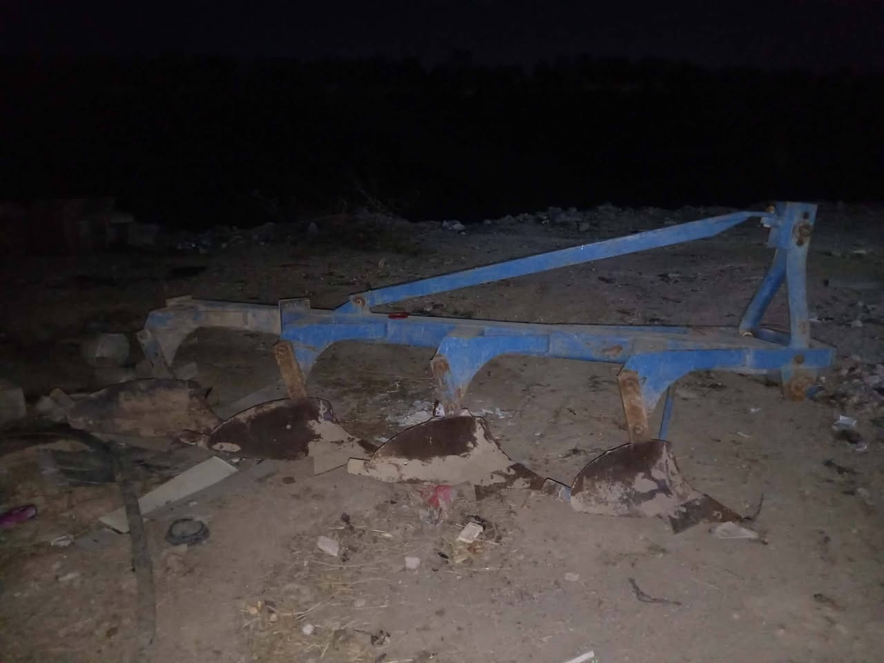 عنتر ثمانين البيع جاهزه ماكو نقص خير من الله بيهه كتاب مزاد مكان ديالى هيه وفدان سعر٤٥٠٠وبيه مجال الستفسار ***********
