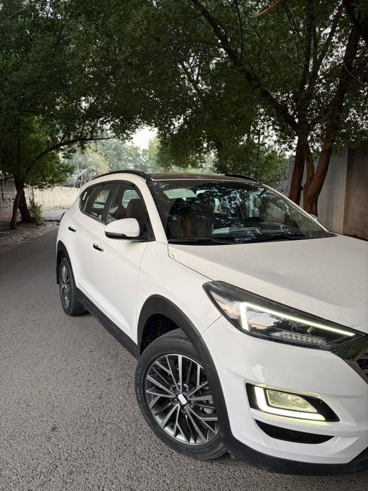 السلام عليكم 

توسان ٢٠١٩ خليجي 

ماشيه ٥١

فول مواصفات 
بصمه
بانوراما
كشنات كهرباء
تبريد قطعتين 
شاشه كبيره 
مثبت سرعه
مود درايف
مرايه شفط
بيها صبغ ب البنيد شويه والدعاميه الخلفيه وصور السونار ب المنشور 
مكان السياره بغداد 
السعر ١٨٧ ورقه وبيها مجال
***********
