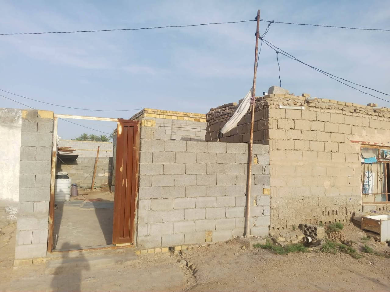 السلام عليكم
يوجد قطعه أرض زراعيه مساحه ٣ ونص دونم 

بيها بيتين ومضيف خارجي تبعد ١٠٠ عن التبليط بيها كهرباء والماء اساله وقريب عليها مدرسه اعداديه  ومتوسطه وابتدائيه 

ومستوصف يبعد عليها ٢٠٠ متر 

منطقه المصيفي للإستفسار *********** واتساب واتصال
