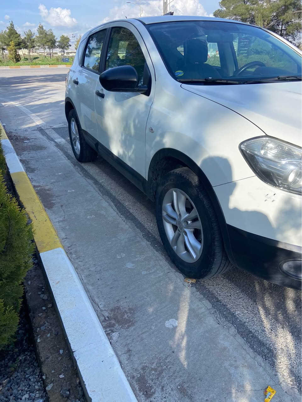 نيسان قاشقا موديل ٢٠١٤   خليجى سفرى شه ريكه  بى بوياغ گيرو مه كينه به شه رت نه كراوه ته وه ١٣٣ هه زار روشتوه  سه نه وى ره قه م تازه يه بى مه سع فه  نرخى ١٣٥ كه لا و معامه له  *********** السليمانية, العراق
