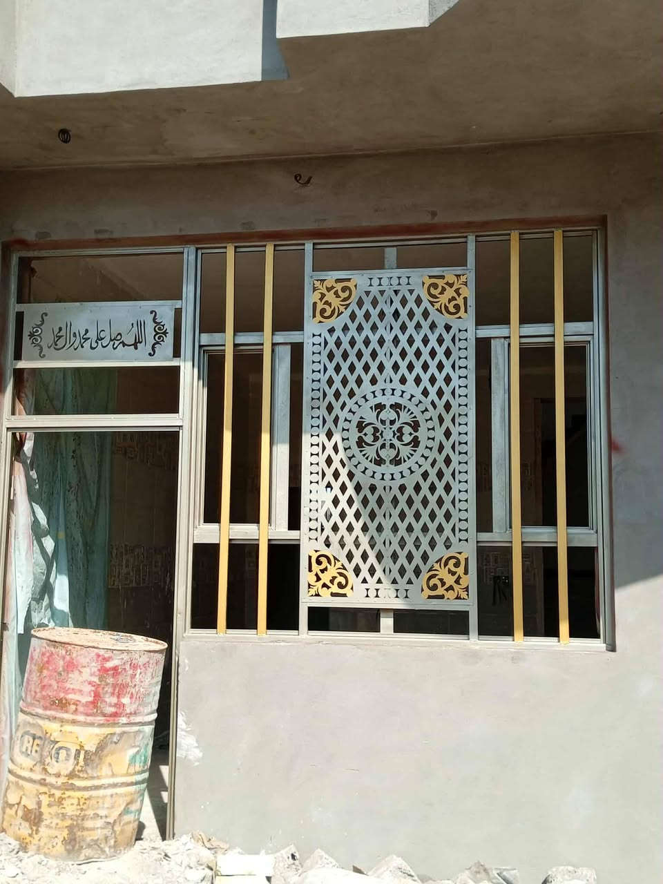 صباغ ابواب وشبابيك درجه اولى وكافة انواع الصبغ الداخل والخارج وعمل الواجهيات ***********
