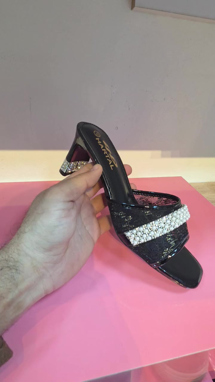 #تميزي_مع_اسطنبول🔥🔥

ب 3 الوان
جوده عاليه
37_41
#أزياء_اسطنبول_مول_المسيب


**إذا كنت صاحب هذا الإعلان وتريد حذفه لأي سبب، رجاءا أرسل رسالة إلى الدعم الفني**