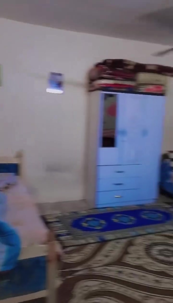 السلام عليكم نص قطعه مربعه طابقين للبيع قطاع (55) خلف مستشفى الشهيد الصدر  قريبه عل الشارع بصف الركن مقابيل فرع كلش عريض  التفاصيل الطابق الاول استقبال وصحيات ومطبخ ومنور جبير يصير غرفه  الطابق الثاني غرفتين كبار للسفسار ومعرفه السعر وباقي التفاصيل التصال على الرقم  *********** 
(واتساب )
