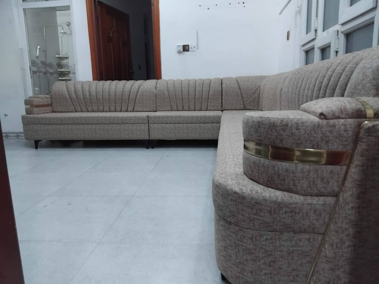 السلام عليكم 
ديوان ١١ مقاعد مستخدم سبوع حطاطه كله بلوك اسود مكان بعقوبه شارع تحرير بهرز مجاور قاعات بيانو مقابيل مستشفى الحياه استفسار ***********
