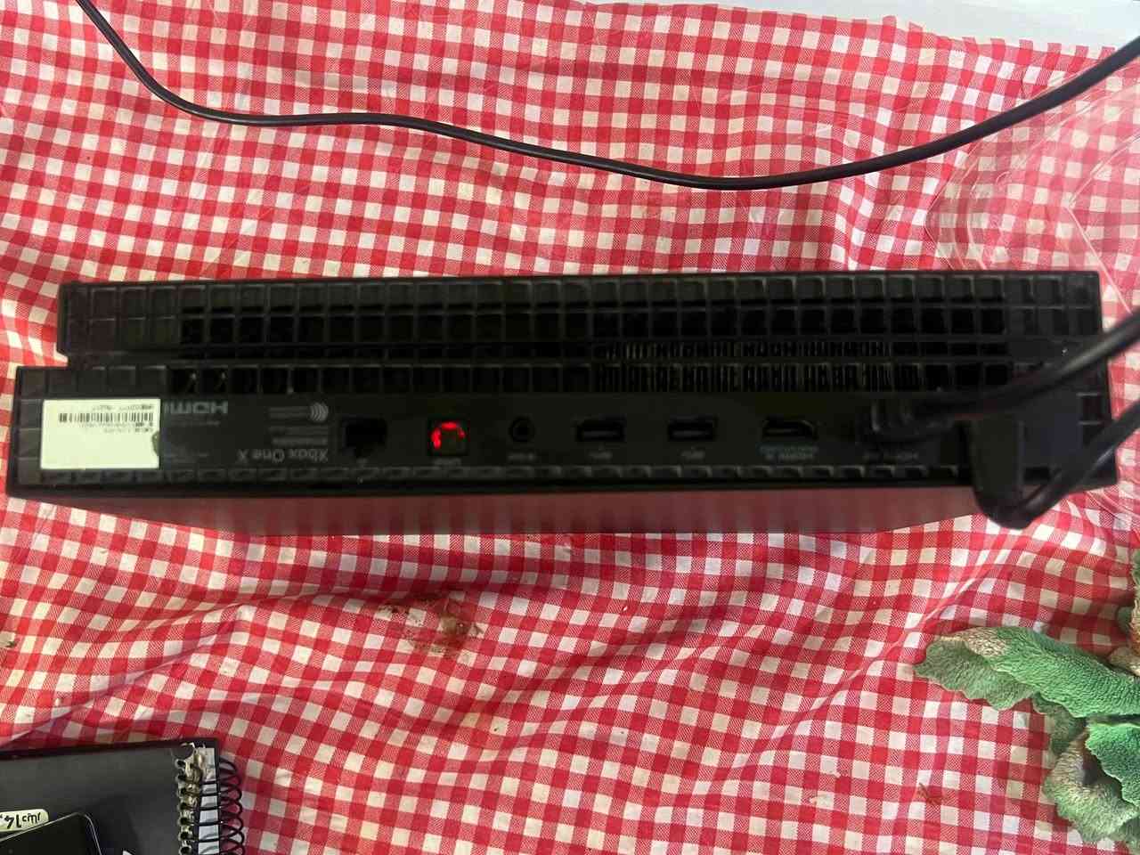 اكس بوكس وان اكس 
الجهاز جدا نضيف 
مبدل هارد hdd مسوية sdd الي يستخدم بل pc يسرع تحميل الجهاز و افضل و اغلى من الاصلي 
وياة يدة مال سيريس اصلية 
متوفر توصيل لكل العراق 
السعر 210
تواصل واتس ***********
