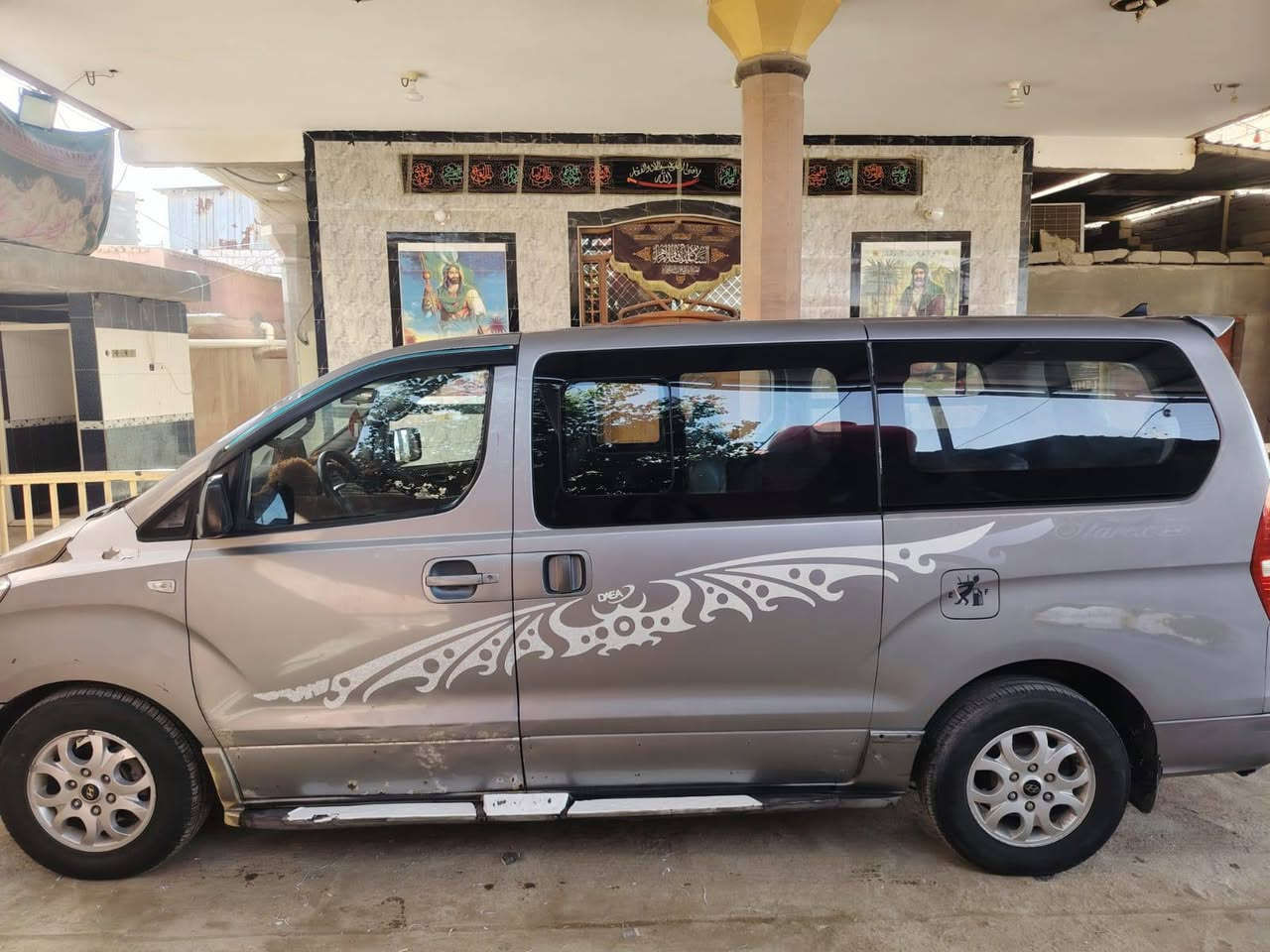 ستاركس موديل 2011 مسكر أصل بأسمي للبيع
گير ومحرك وتخم تاير وحدادية 
فقط بيها خياس باب السائق وباب الصدر 
السعر 130 ورقة وبيها مجال قليل 
العنوان البصرة قضاء المدينة 
***********
