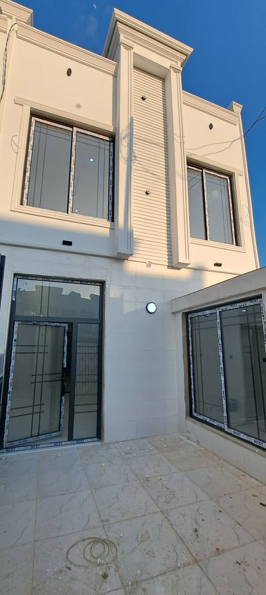 بیت.للبیع فی اربیل حی8حصاروك زیرۆ شارع15  مساحە100م مربع غرف نوم3 صحیات2/هوڵ مطبخ حار+بارد حدیقە گراج /طابو سعر610$ خانوفرۆستن هه ولیر8حەسارۆك  جادەی15دەی رووبەری100مربع دووقات سفر3نوستن هوڵ مطبخ گەرم و سارد حدیقە گراج نرخ 610$ معاملە *********** واتساپ *********** واتساپ أربيل, العراق
