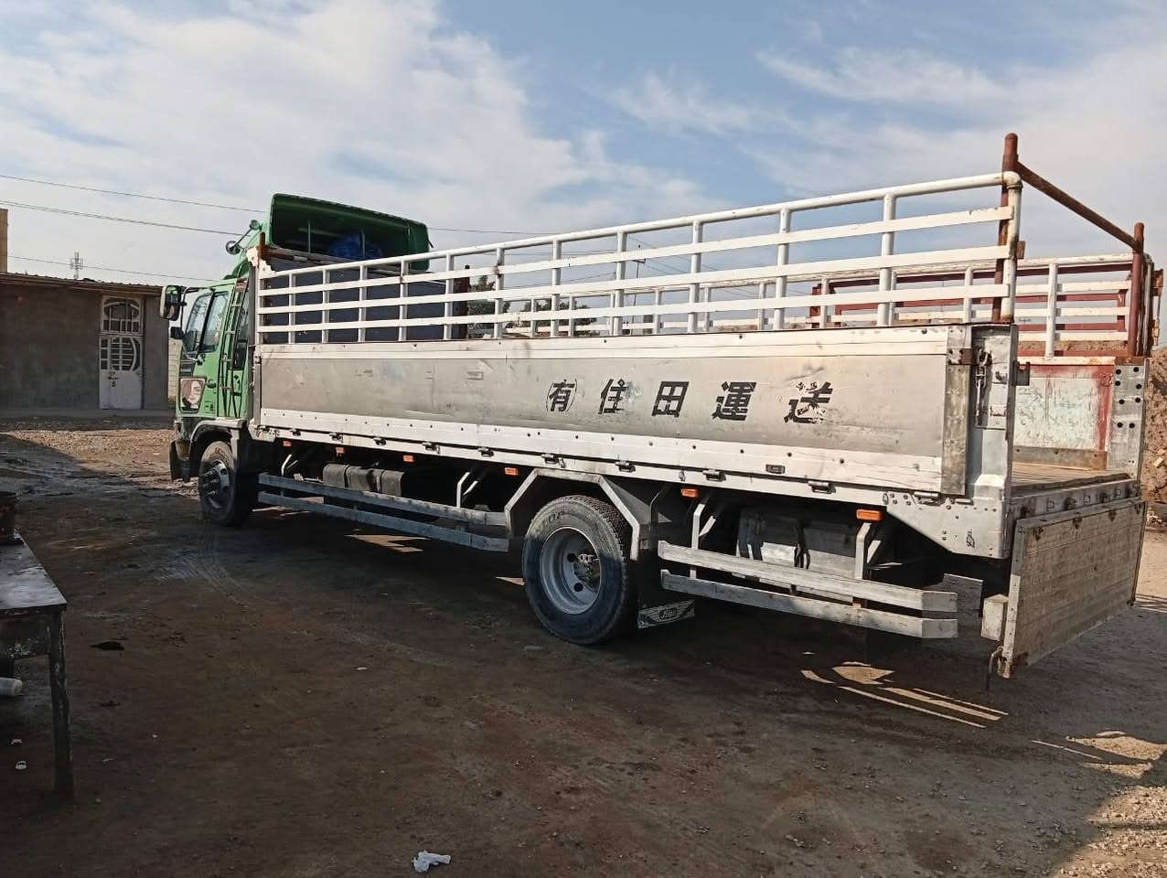 هينو طيره مكينه 80عادي لا صرف ولا بخار موديل 92 طول 6وربع بلادي رقم وسنويه جديد سعر 165وبيهه مجال قليل رقم ***********
