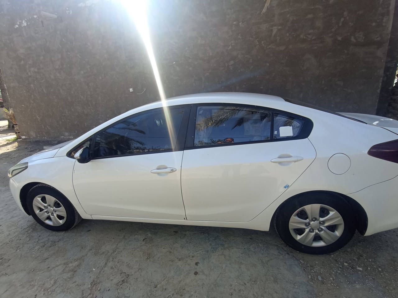 سيراتو خليجي 
2018 بدون مواصفات
بيه تبديل بابين وشوية صبغ كلهن بجهة السائق سياره جديده ونظيفه جداً 
السعر 120
***********
