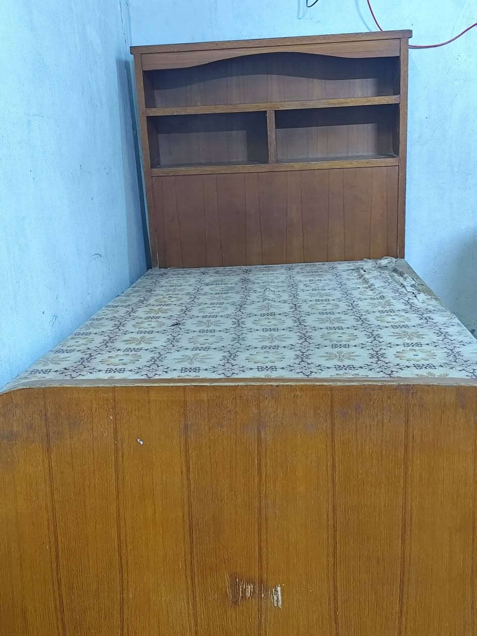 تخت نفر للبيع خشب صاج عراقي 
السعر 80 وبي مجال بسيط


**إذا كنت صاحب هذا الإعلان وتريد حذفه لأي سبب، رجاءا أرسل رسالة إلى الدعم الفني**