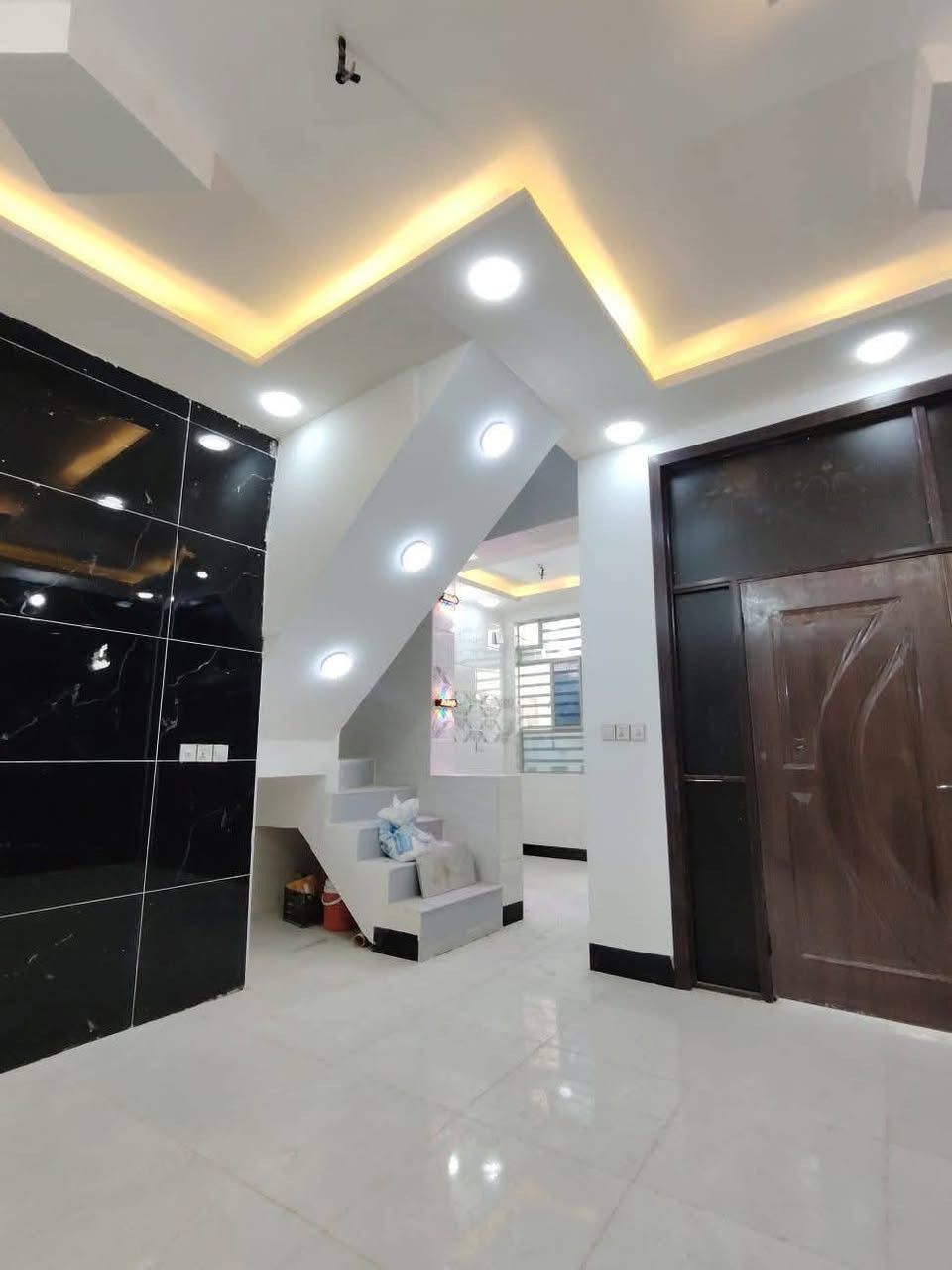 يالله يالله  بيت للبيع جديد بلاش بلاش  😍وتساب ***********📞📞
عنوانه المكتب مقابل قريه الغدير عمود282 مكتب التساهل للعقار احجز بيت احلامك يم مكتب التساهل 😍🏬🏬
#_بيوت عدد 2مجاورات _مساحه_لبيت_110متر_مربعه 
#_ 
#بيت_طابو_زراعي_سند25
سعره 46عرض شارع 12متر فول خدمات 

بناء حديث غير مسكون
بناء ممتاز جدا  عنوان  لبيت النجف 
#مقابل__ملحق قرية_الغدير_مباشر 
يحتوي لبيت على+ غرفه2+صاله  +مطبخ ستقبال +صحيات بلداخل +وبلخارج 
***********وتساب
