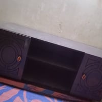 ميز بلازمه وداخل ترهم مزهريات او شي ضمو للبيع سعره 75بعده جديد التواصل...