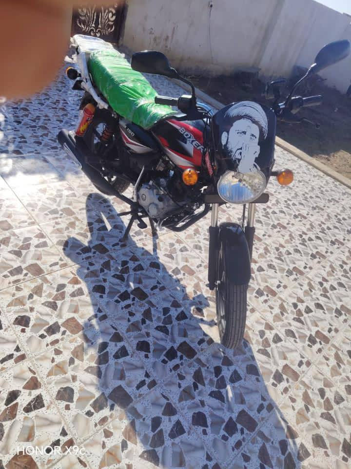 دراجه بوكسر للبيع اوراق 24 طالعه بل25 نضيفه ومكفوله من الزلغ ماشيه 7000 للأستفسار ***********
