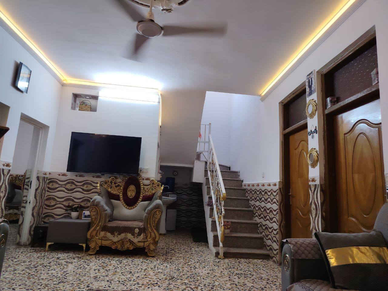 السلام عليكم بيت مساحة 200 متر 10 في 20 طابق واحد منطقة بوب الشام كاع حجي رمضان جنس الأرض طابو زراعي 25  للبيع خدمات كاملة للتواصل ***********
