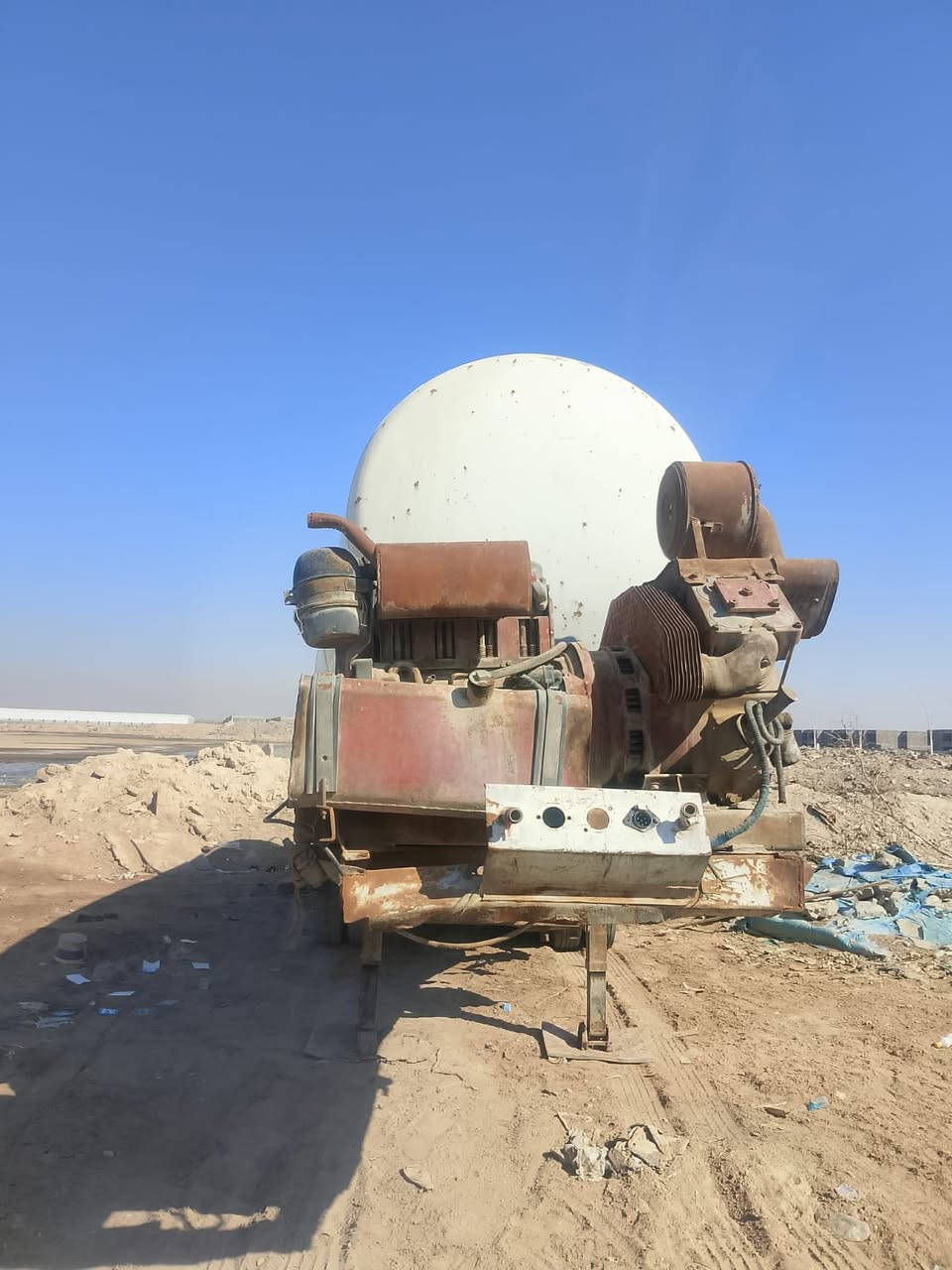 سايلو البيع مزوج ثلاث محاور حمولته ٣٨او٣٩دويز جديد خير من الله السعر ٧٥وبي مجال حك الجيه العنوان البصره ***********/***********
