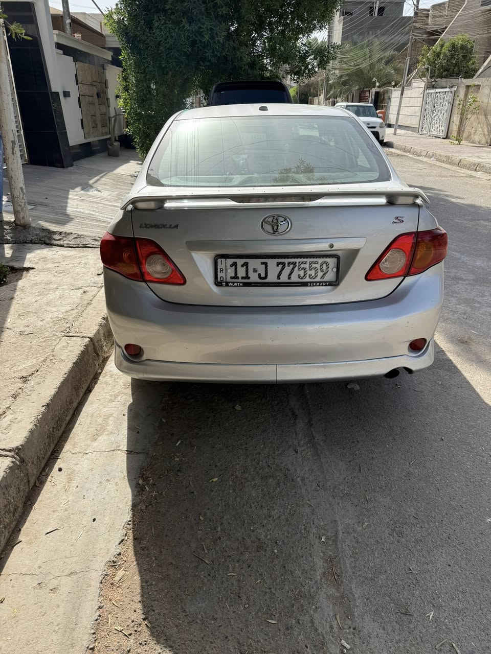 السلام عليكم 
كورلا 2010 
وارد كندي فئة s
دخول السيارة كلين وبعدها كلين 
المواصفات 
فتحة سقف 
شاشة 
تحكمات ستيرن 
مثبت سرعة 
السيارة كاملة مابيه اي نقص 
صبغ فقط الدعامية 
وبيه بارد شي قليل بالباب الخلفي
السيارة ماشيه 175 الف 
السعر 125وبيه مجال 
العنوان بغداد الغزالية
للتواصل ***********
