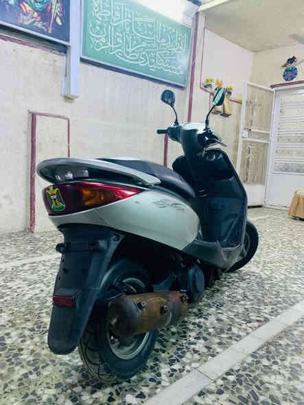 السلام عليكم دراجه بريز لون رصاصي محرك 125سيسي كهربائية كله شغاله بس الشاير الدكمه خربانه دراجه كفاله من فتحت محرك ول كفر اليسره بي فطر صغير  الدراجه معروضه اب 850وبيهه مجال حك الجيه مكان بغداد
 حي اور قرب فلكة صباح الخياط الرقم: ***********
