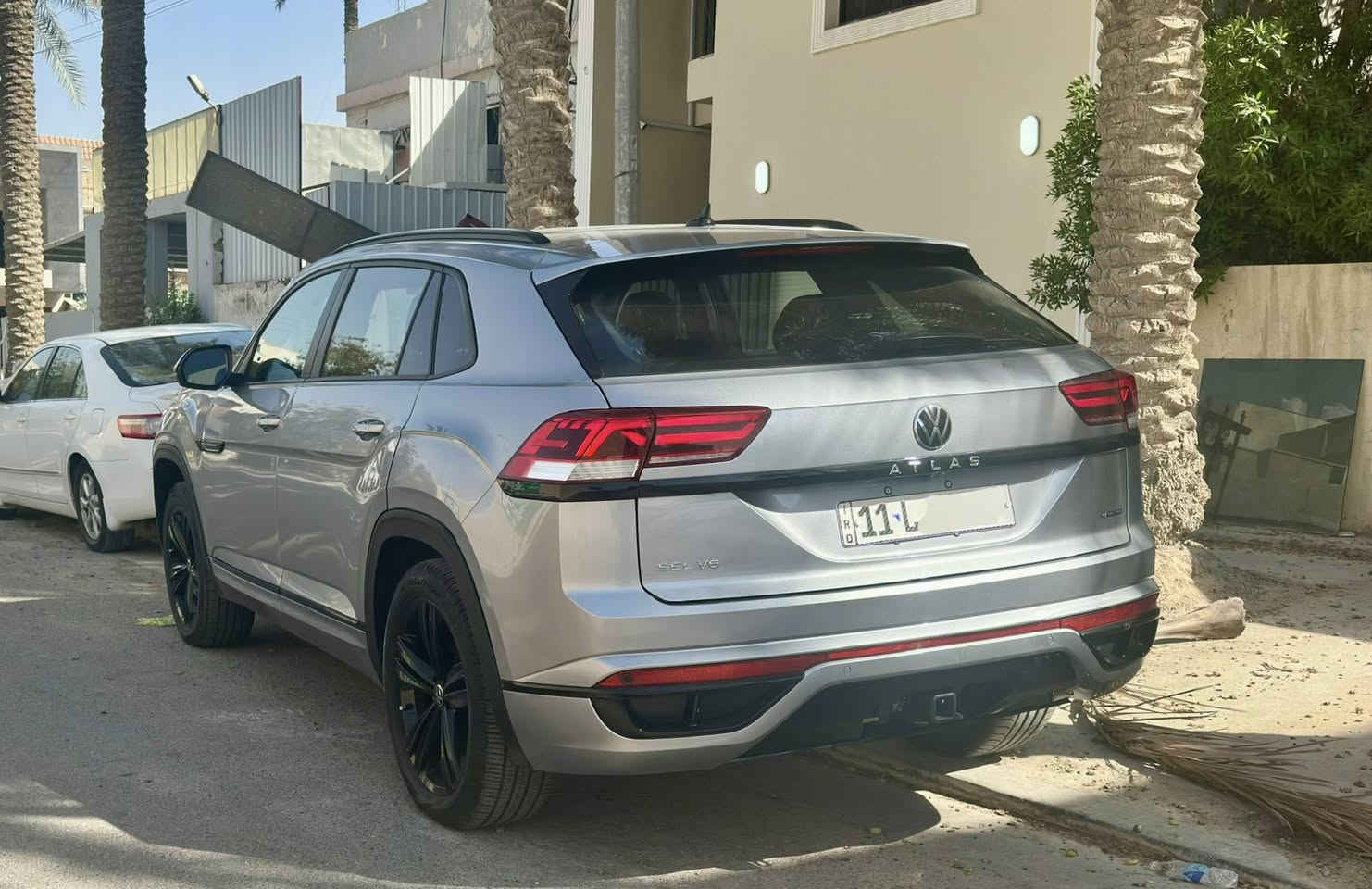 السلام عليكم 
اطلس ٢٠٢٣ 
SEL R-Line 
٦ سلندر
ماشية ٣٦ الف كيلو فقط 
فول مواصفات 
حادث جاملغ و ربع الباب صبغ بدون اي تبديل 
السيارة ليبل واحد بدون شواصي بدون دواخل 
ايرباك بردة و ستيرن و راجعات 
رقم بغداد باسمي 
السعر ٢٩٠ ورقة 
***********
