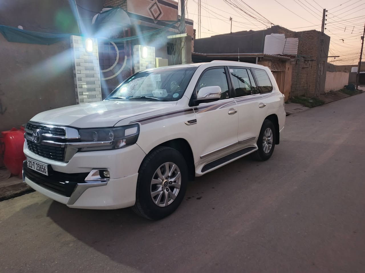 السلام عليكم اللاندكروز 2011 محدث 21 رقم بغداد تحويل مباشر كفاله ما عدا قطع التحديث سياره فول للاخير ثمانيه سلندر يعني 5700 اربع بصمات وموجود السونار ومقطع فيديو داخل المنشور بيع ومراوس العنوان ذي قار الفجر 
تلفون ***********
السعر 298
