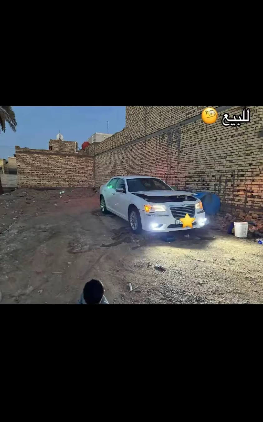 سلام عليكم أوباما 12 داخله كلين حادثه بلعراق جاملغين وبنيد  واحد مبدل واحد مصبوغ كير مكينه حدايده دوشمه كله جديد للاستفسار اكثر ***********
