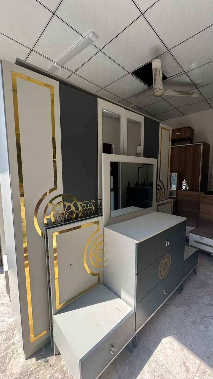 معرض عياض ويوسف غرفه نوم خمس قطع تركي ابو البيبان سعره 500 شدوه النقل.***********》***********》 كركوك, العراق
