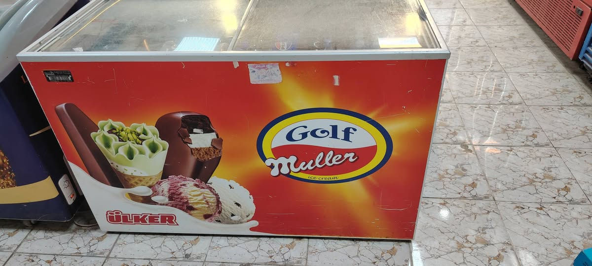 السلام عليكم مجمده عدد ٢ للبيع مكاني محموديه السعر وحده ب ٣٠٠ وبيها مجال والثانيه ب ٢٠٠ وبيها مجال تلفوني *********** والكورك ***********
