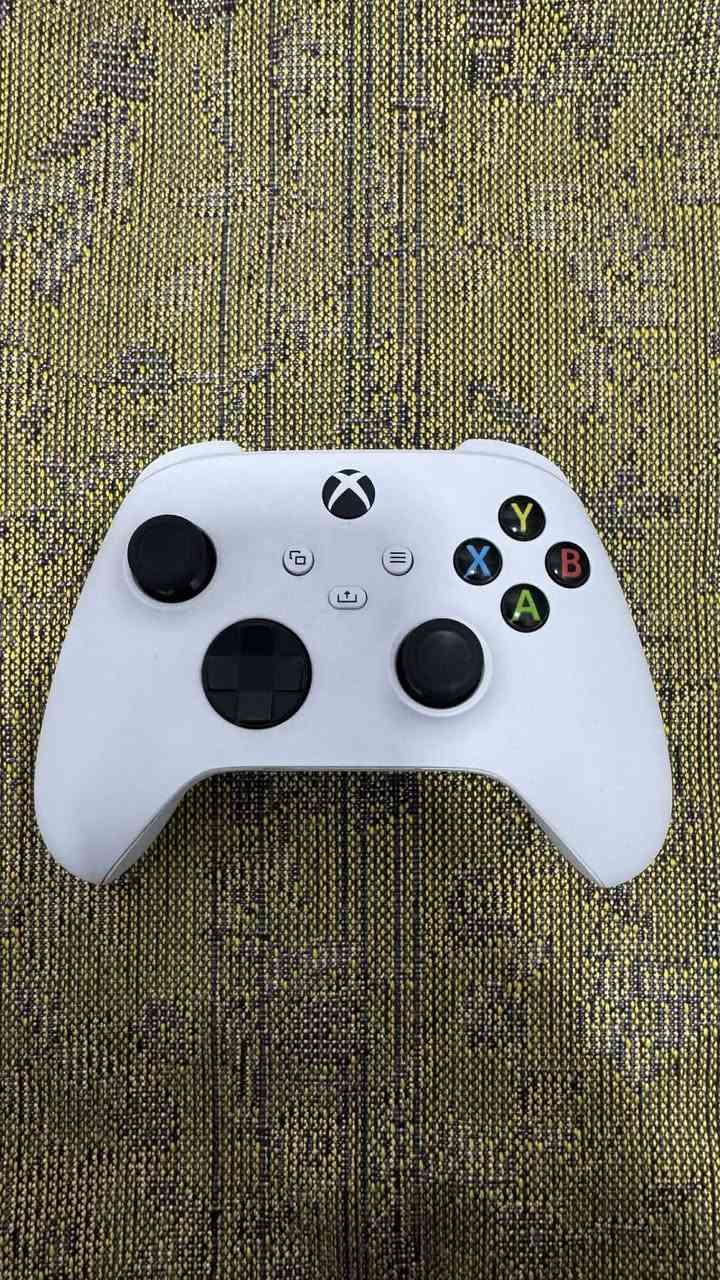 السلام عليكم اخوان اكس بوكس سيريس اس اصدار 25 للبيع أستخدام يومين بس ويا هارد نص تيرا وبطاريات جويستك ب420 مع التوصيل قفل إخوان سعر الجديد 550 بغداد حاليا مكاني واسط الكوت للاستفسار خاص او واتساب على الرقم *********** متوفر توصيل
