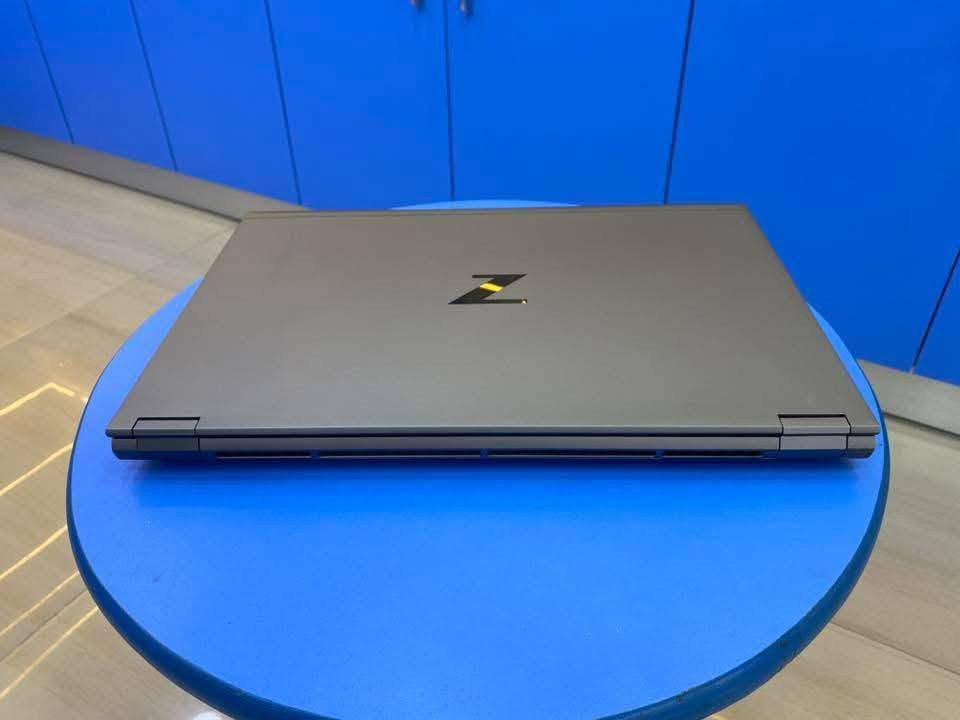 بنقدم لكم HP ZBOOK FURY 15 G8 – قوة واحترافية 
لو بتدور على لابتوب Workstation يقدر يتعامل مع أعقد المهام وأقوى البرامج من غير ما يوقفك، يبقى ZBook Fury 15 G8 هو الحل الأمثل.

✅- المعالج: Intel Core i9-11950H
سرعة وأداء استثنائي للتطبيقات الثقيلة والمهام المعقدة.

✅ - الرام: 16 جيجا DDR4
تعدد مهام سلس جدًا وتشغيل برامج كتير في نفس الوقت بدون أي بطء.

✅ - التخزين: 512 جيجا SSD
تشغيل فوري وسرعة في تحميل الملفات الكبيرة.

✅ - كارت الشاشة: NVIDIA Quadro RTX A2000 4G
مصمم خصيصًا للتصميم الجرافيكي، المونتاج، الشغل الهندسي، والـ 3D Rendering.

✅ - شاشة 15.6 بوصة FHD
ألوان دقيقة وتفاصيل واضحة تخلي شغلك يطلع بأعلى جودة.

📌 مميزاته واستخداماته:

🌅مثالي لمهندسين التصميم والـ CAD.

☑️احترافي للمونتاج وصناعة المحتوى المرئي.

💻مناسب جدًا للجرافيك والـ 3D Animation.

🌄أداء ثابت مع برامج البرمجة والتحليل.

🎮 مثالي للألعاب الحديثه 

📩للحجز والإستفسار تواصل معنا عبر الخاص او علي الرقم 01024538916
او اضغط على لينك الواتساب مباشرة لسرعة التواصل 👇https://wa.me/201095023633


**إذا كنت صاحب هذا الإعلان وتريد حذفه لأي سبب، رجاءا أرسل رسالة إلى الدعم الفني**