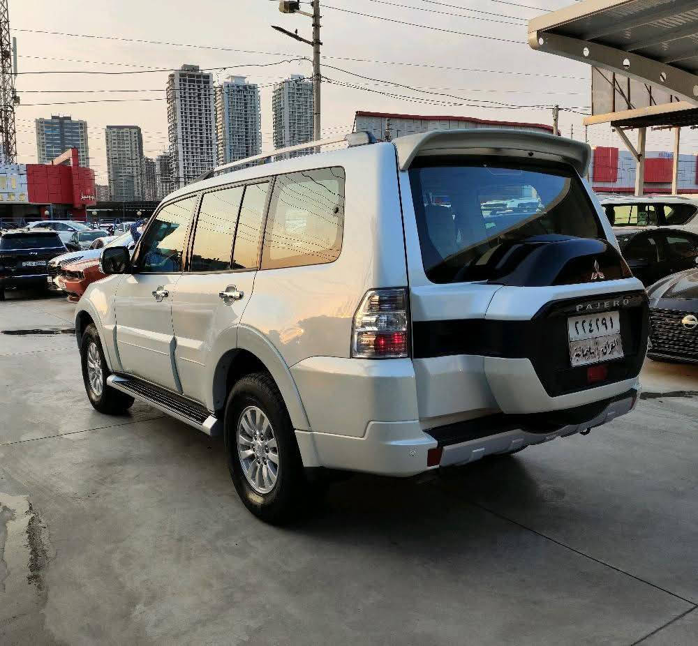 پاجیرۆ ٢٠١٥ دەبڵ ئەکسل و سێ ڕیز کوشن و ناو زەرد و مەکیە ٣٥٠٠ مەرغوب زۆر تازەیە سەیارەکە چەمەلەخی دواوەی لای سەکن لەگەڵ دەرگای دوای لای سەکن بۆیاخە و بەس پەمپە بەبێ ئەوەی ناوی گرتبێت. سەنەوی بەسەرچووە تایەی تازەیەو گێڕو مەکینەی دەسکاری نەکراوە ١٦٢٠٠٠ ڕۆشتووە سیعری ١٦٢ گەڵا *********** السليمانية, العراق
