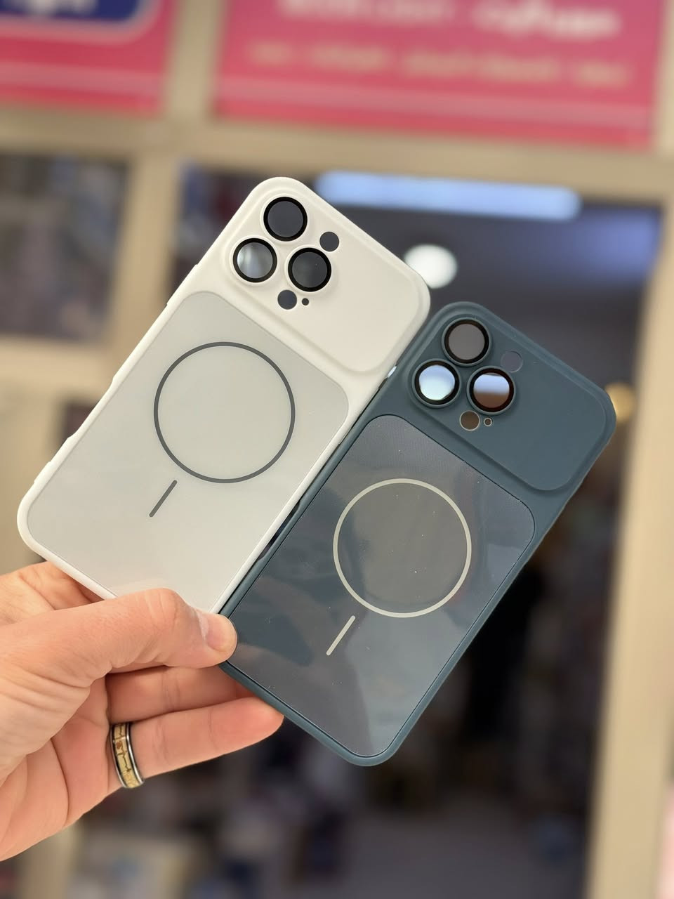 ♣️♣️ درع ايفون جلاتين على شكل 17 pro max

▪️ خامة جلاتين ، مبطن من الداخل 
▪️ متوفر بالالوانالنيلي ، برتقالي والابيض 

▪️ متوفر لاجهزة 
▫️ 16 pro max
▫️ 15 pro max
▫️ 13 pro max

♣️♣️♣️♣️ سعر 5000 ♣️♣️♣️♣️♣️

➖➖➖➖➖➖➖➖➖➖➖➖➖➖➖
❇️ يتوفر 🚚 توصيل لجميع المحافظات 🔥
للتواصل : متواجدين فقط على الواتساب 
*********** طارق
او الانستغرام https://www.instagram.com/moon_ligth100?igsh=emYyeWVheXUyaHk0&utm_source=qr
➖➖➖➖➖➖➖➖➖➖➖➖➖➖➖
العنوان 📍 : هيت - الجمعية الاولى - ( شارع حامي حميد) ( مكتب مون لايت moon light ) مقابل مجمع الملكة - مجاور مكتبة اقلام
