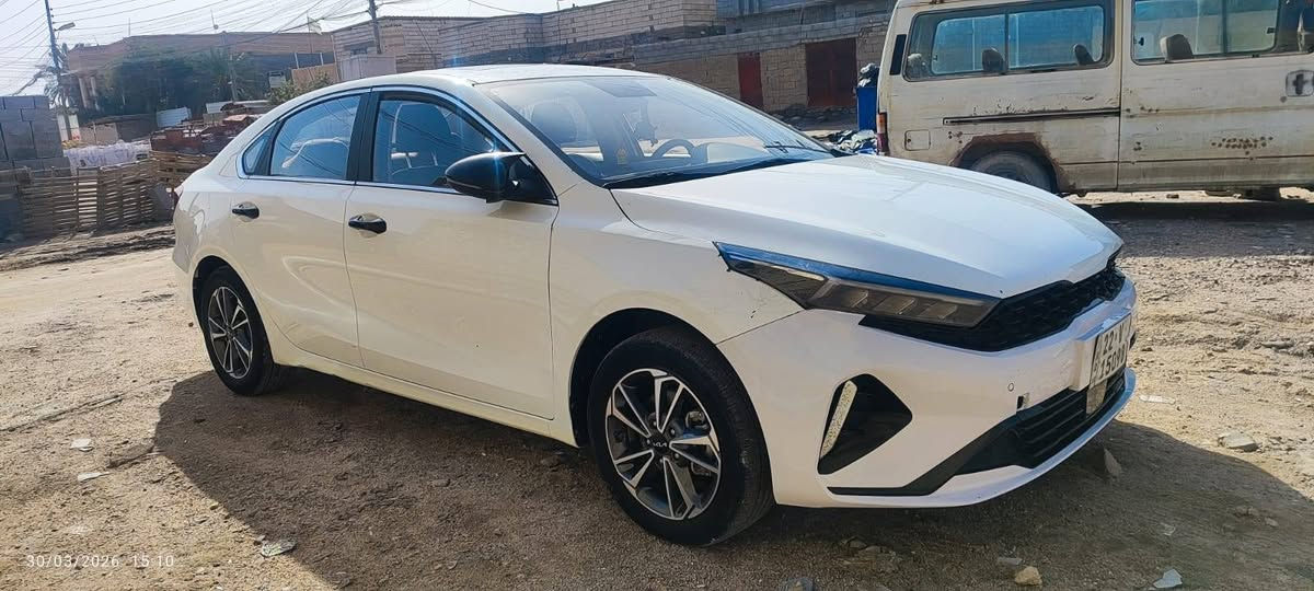 للبيع k3 مديل 2024 فول مواصفات بيهه حادث بسيط مبدل بيهه دعامية ولايت وبنيد السيارة جاهزة ما بيهه أي نقص العنوان البصرة الشراي يتصل على هذا الرقم ***********
