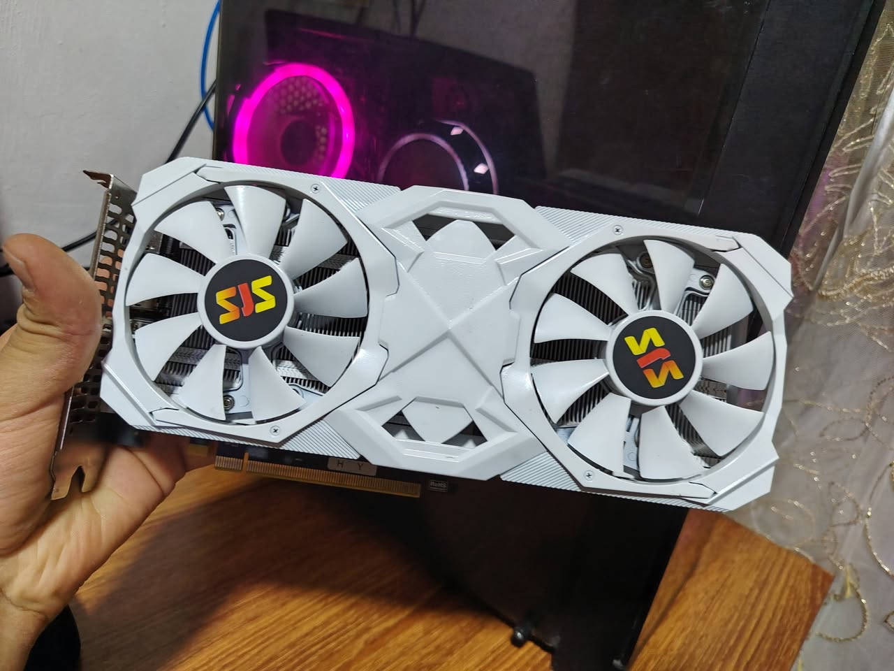 السلام عليكم
كرت شاشه rx580 8g 
ابيض 
السعر ٩٠ 
يوجد توصيل


**إذا كنت صاحب هذا الإعلان وتريد حذفه لأي سبب، رجاءا أرسل رسالة إلى الدعم الفني**