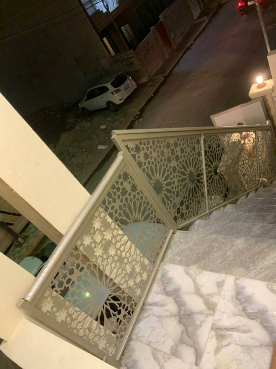 هاي شقه للايجار الفلاح الثانيه خلف محطه المنهل معزوله درج خاص ٣٠٠ قفل 🔐 هاتف *********** غرفتين وصاله ومطبخ وحمام واستقبال
