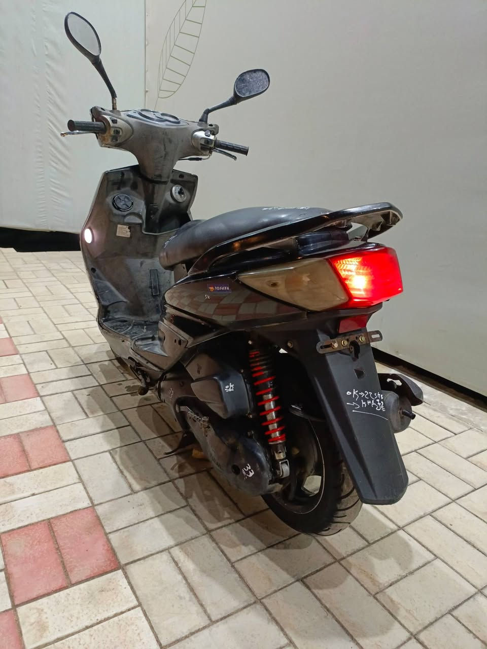 سلام عليكم سكنس فحل رمبه مكينه بلادي ناعمه علفحص شلعه معدل فول نكره سلف كل نقص مابيها أروقها موجوده السعر 600 للستفسار *********** مكاني بغداد الكرخ قرب مستشفى ابن البيطار
