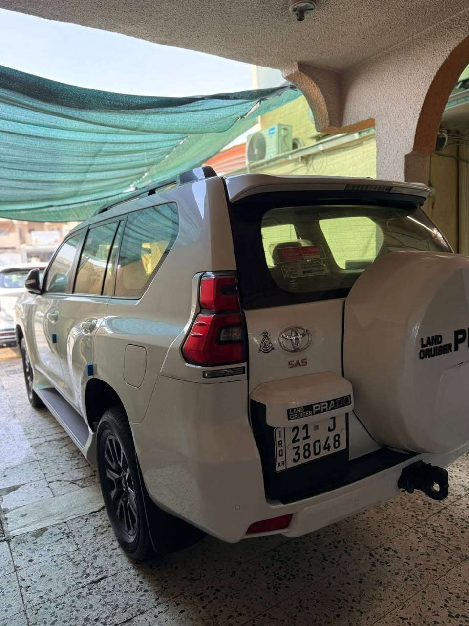 السلام عليكم للبيع برادو 2023  TXS ساز رقم سليمانية ب اسمي شخصيا ماشي 64 الف حقيقي
سيارة بيها مكانين بارد كلش صغار و براغي البنيد مفتوحة فقط و السونار مرفق بالمنشور مع الصور  باقي سيارة مكفولة كفالة عامة 

مواصفات بصمة فتحة سبير تعليك 7 راكب 3 قطع تبريد كامرة خلفية حساسات امامي و خلفي تحكمات استيرن جهتين كشنات جلد كشنات الأمامي كهرباء شاحن وايرليس و باقي مواصفات المعروفة 

مكان السيارة بغداد 

رقم الهاتف ***********
