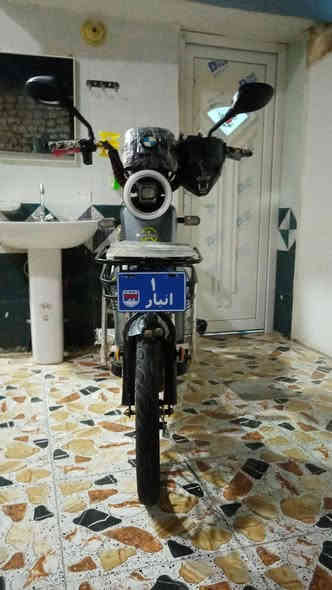 السلام عليكم دراجة شحن للبيع المواصفات عدد البطاريات 5 السرعة 80 تمشيك 65كيلو دبل امامي خلفي المكان الانبار رمادي السعر 450وبي مجال ***********
