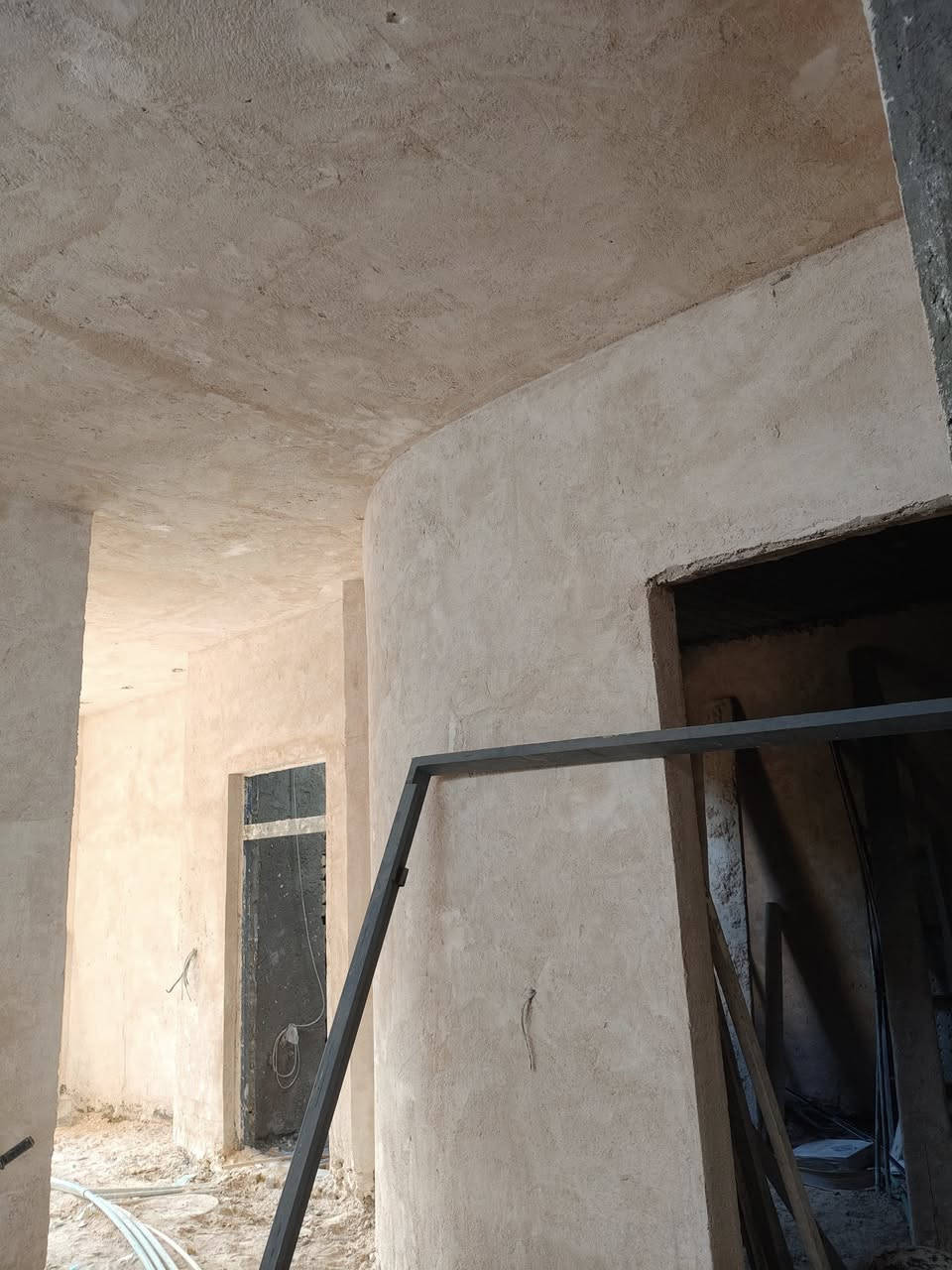 السلام عليكم 
لباخ متفرّغ حالين جص وسمنت وطلس واجهات ونثر 
اشتغل بليومه والمتر ومقطوعه وبسعر مناسب هذا رقمي ***********
***********
