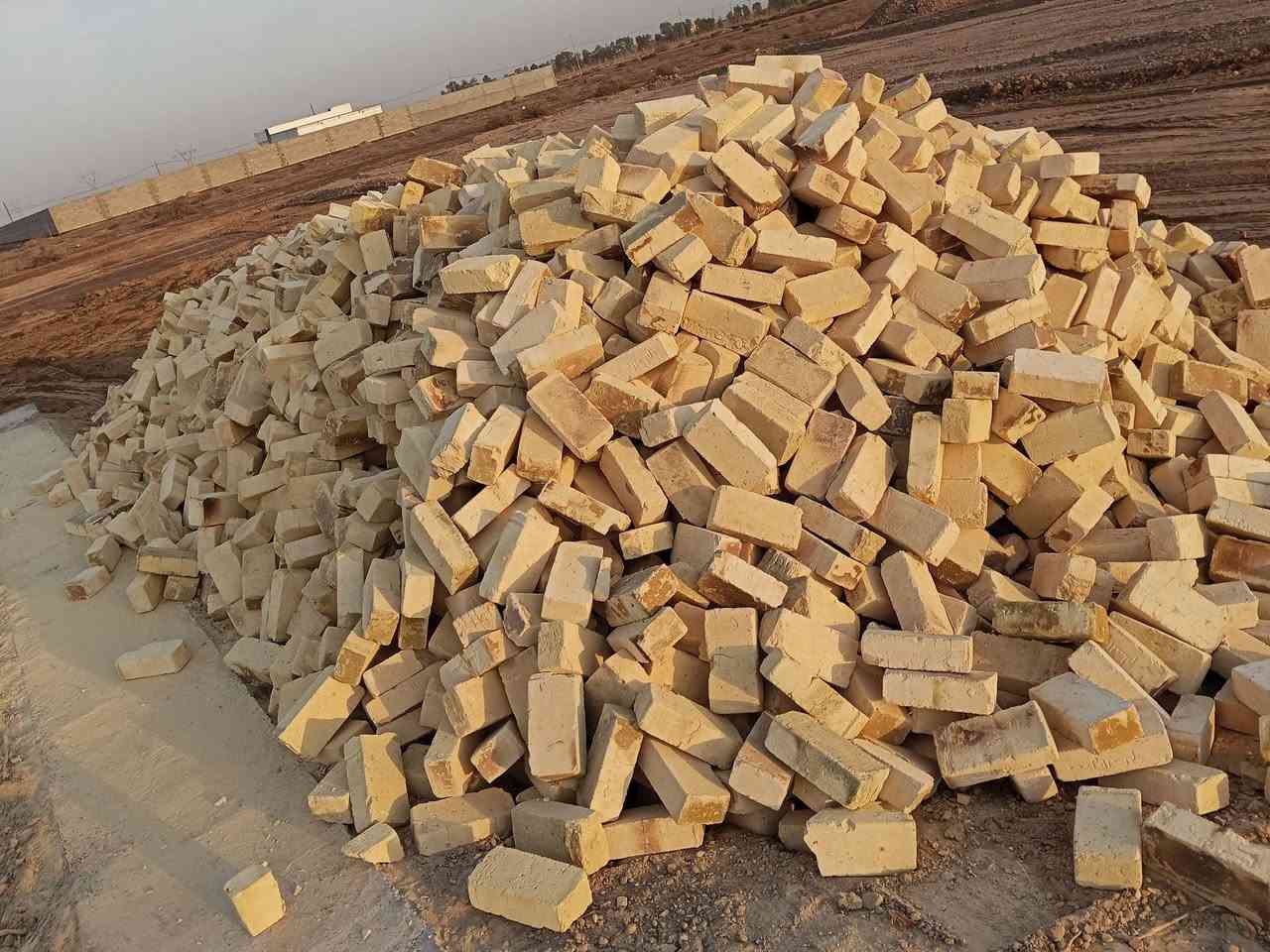 ***********
***********
هل تبحث عن طابوق يجمع بين القوه وا***********لجوده والدقه في التصنيع نحن لا نكتفي بل تجهيز فقط بل نلتزم باجراء فحوصات يوميه مستمره على الطابوق للتاكد من مطابقته للمواصفات الهندسيه المطلوبه وتحقيق اعلى مستويات الجوده والمتانه طابوق جمهوري مثقب عالي الجوده وفحص يومي لمقاومه الانضغاط والتحمل وابعاد دقيقه وانتظام في التصنيع مناسب للمشاريع السكنيه والتجاريه والصناعيه تجهيز مستمر لكافه المحافظات لان نجاح مشروعك يبدا من اختيار مواد بناء موثوقه جعلنا الجوده اساس عملنا والثقه عنوانا لمنتجاتنا 
جوده مثبته بل فحص 
قوه تحمل عاليه 
اسعار منافسه 
خدمه وتجهيز سريع
