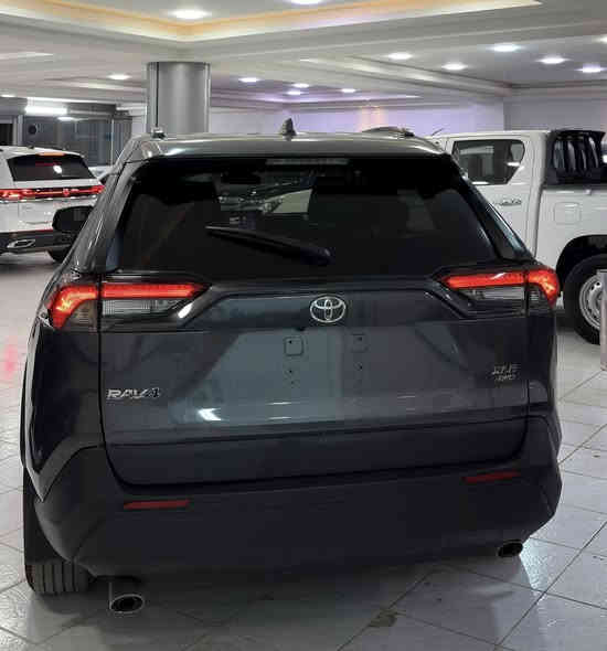 للبيع او المراوس
راف فور فول مواصفات RAV4 2023 XLE PLUS 

سعرها 225 وبيها مجال للشراي 

بجم كبس (بدون ضربة بالبجم )
 بدون ايرباك ( فقط ايرباك التكمة طاك )
ضررها صندوك وجاملغ خلفي

بيها بخصة صغيرة بالسقف على وضعها بالشحن صارت ترجع pdr 

فتحة سقف سلايد
تدفئة كشنات
تدفئة ستيرن
بصمة تشغيل
بصمة ابواب 
رادار امامي
رادار خلفي
رادار جانبي ونقاط عمياء 
صندوق كهربائي 
هاندبريك بصمة 
كاربلاي وايرليس 
عداد نصف دجتل 
وضعيات قيادة 
دفع رباعي 
اوتو هولد
اوتو ستوب 
تبريد مناخين
تبريد قطعتين 
محافظة على المسار 
مانع اصطدام 
كشن السايق كهرباء
لايتات زينون
ويل كب
وباقي مواصفات الراف فور المعروفة

رقم تلفون 
***********
***********
