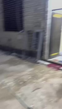 البوبيات مقابل عمود ٩٩ • ٥٠م • بناء جديد