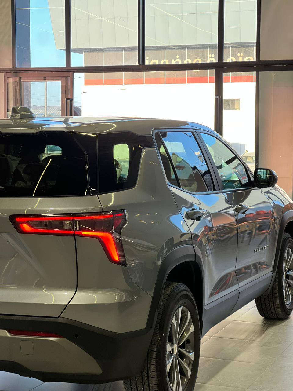 بسم الله ما شاء الله توكلنا على بركة الله.
#🇮🇶 
______________________________________
#اعلان_بيع_سيارة
🔷السيارة : شوفرليت ايكونوكس LT
🔷سنة الصنع :2025
🔷اللوحة : بغداد
🔶السعر :220 ورقة
🔷الضرر : تبديل بنيد نفس اللون بلادي وتعديل طرف الجاملغ بارد. (صور الضرر مرفقة بالاعلان)
🔷ضرر الايرباك : ستيرن ودشبول.
🔷رقم الشاصي : 3GNAXHEG8SL109243
______________________________________
🔷المواصفات:
🔹حجم المحرك 4 سلندر 1.5L 
🔹عداد المسافة7  ميل 
🔹رادار امامي وجانبي وخلفي
🔹تنبيه الخروج عن المسار
🔹حساسات خلفية
🔹كراسي مخمل. 
🔹كرسي السايق كهرباء. 
🔹تدفئة الكراسي الامامية
🔹اوتو ستوب
🔹دفع رباعي AWD
🔹ويل كب حجم 18 انج مع اطارات بحالة جيدة
🔹وضعيات قيادة
🔹لايتات LED بالكامل
🔹شاشه تحكم بالايعازات
🔹كامرات محيطية 360 درجة. (5) كامرات. 
🔹بصمة ابواب وتشغيل وتشغيل عن بعد
🔹مع باقي المواصفات الاعتيادية
——————————————————*********** —————
