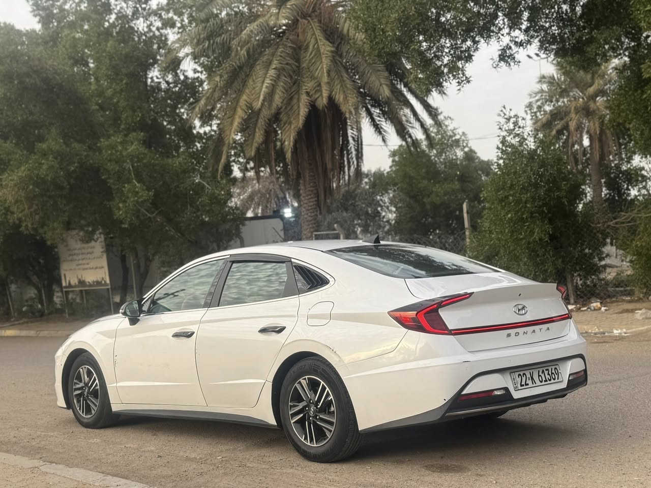 سوناتا موديل 2021 سيارة نضيفة بدون نقص كير محرك خير من اللة تخم تاير السيارة حادثهه جاملغ وحافة البنيد وهنا  بل عراق صار بيهه طخطخات بسيطة ابيع مصبوغة حزام بشرط بدون شواصي وبدون دواخل السعر 135 مكان السيارة بغداد للاستفسار ***********
