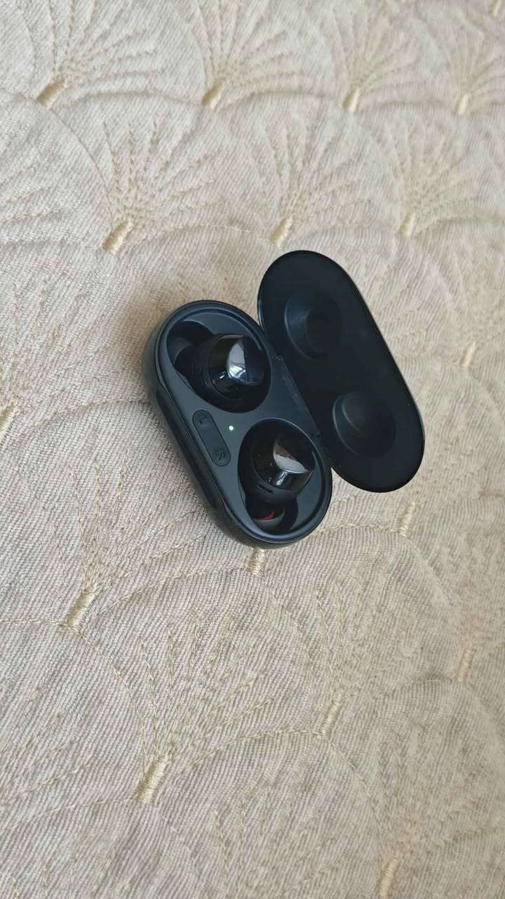 سماعات سامسونج Galaxy Buds+ (SM-R175) للبيع 

بسعر 30 الف فقط .

مع ضمان شهر كامل . كربلاء, العراق


**إذا كنت صاحب هذا الإعلان وتريد حذفه لأي سبب، رجاءا أرسل رسالة إلى الدعم الفني**
